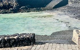 Canaryislandshost L Cala